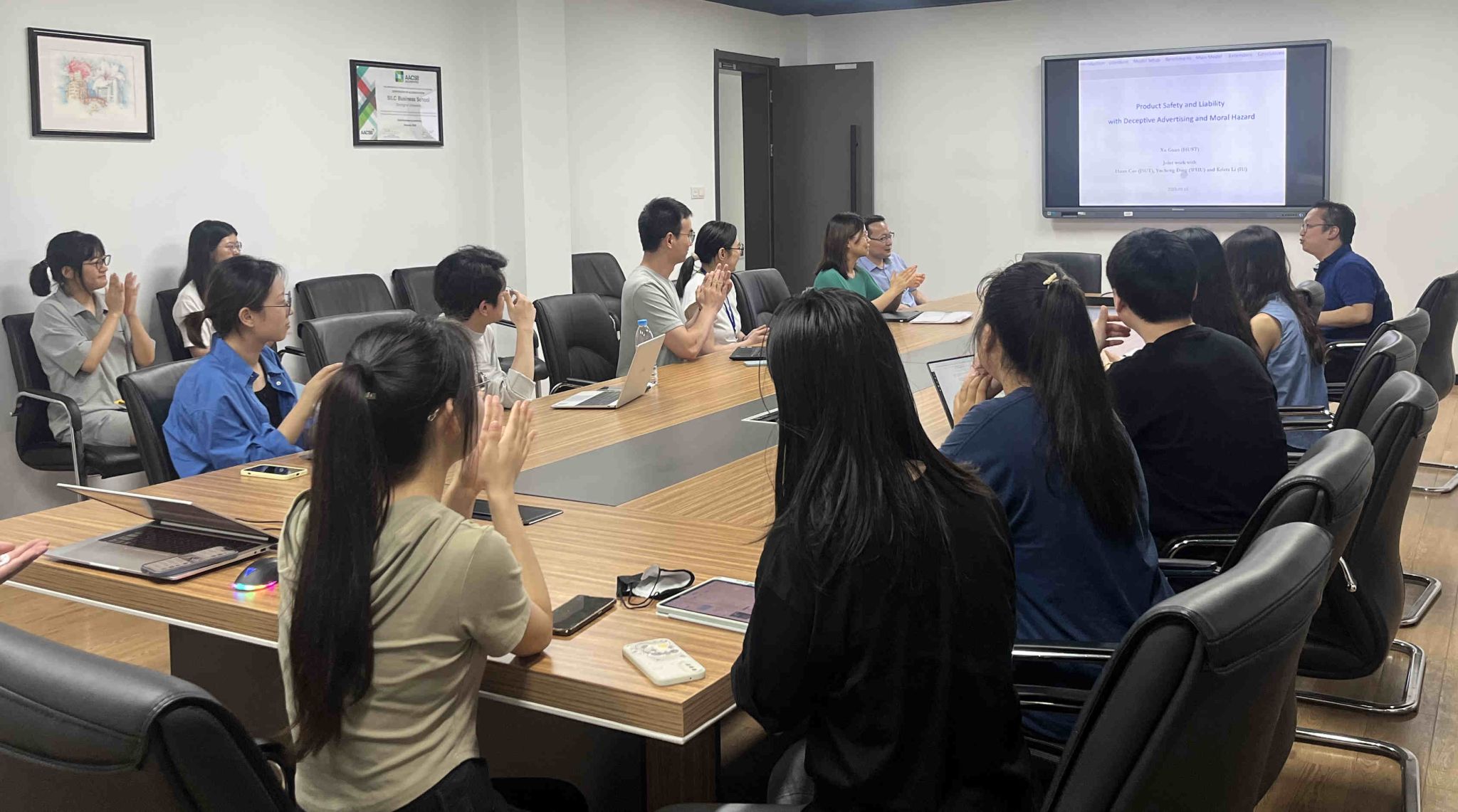 悉尼工商學院特邀華中科技大學關旭教授開設學術講座.jpg 悉尼工商學院特邀華中科技大學關旭教授開設學術講座.jpg