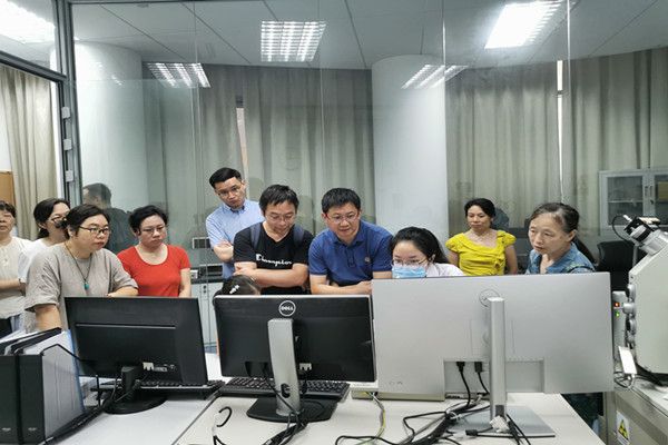 考察同濟大學海洋地質國家重點實驗室1+_副本.jpg 考察同濟大學海洋地質國家重點實驗室1+_副本.jpg